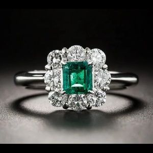 Simulated Emerald Luxury Ring Sz 8
